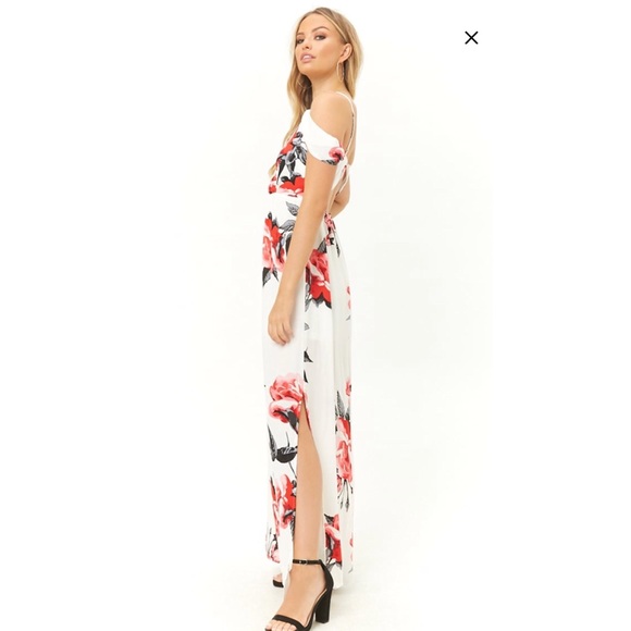 Off the shoulder Floral Maxi Dress - Picture 4 of 7